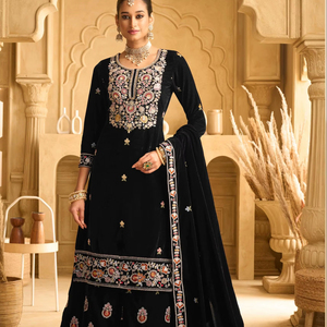 ชุดเดรสสตรีแบบปากีสถาน คอลเลคชั่นซัลวาร์ คามีซ ผ้ากำมะหยี่พรีเมียม ปักลูกปัดหนัก ดีไซน์หรูหรา - Product Image 1