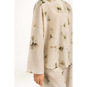 เสื้อเชิ้ตผ้าลินินทรงปกติ รุ่น WM-COD-SS25-374T คอจีน ดีไซน์เรียบง่ายสำหรับฤดูใบไม้ผลิ/ฤดูร้อน - Product Image 2