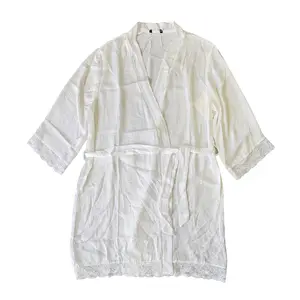Cor personalizada Baixo MOQ Senhoras sexy robe 100% poliéster longo Branco Chiffon Wrinkle nightwear Vestido de vestir para as mulheres