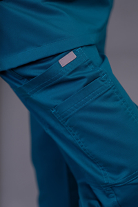 Cuello en V Belleza Tejido Cómodo Uniforme Scrub Uniformes Conjuntos Diseños OEM Médico Scrubs Mujer para Mujeres Uniformes de Hospital - Product Image 4