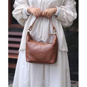 Sac fourre-tout en cuir de vachette convertible fabriqué à la main avec sangle à bandoulière détachable Design élégant, spacieux et durable Parfait - Product Image 1