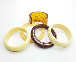 Juego de 5 Pulseras Acrílicas Tradicionales Vintage, Joyería de Resina con Diseño de Ángel Personalizado, Brazalete con Dijes de Diseño Innovador para Niña - Product Image 1