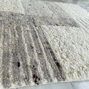 Tapis noué en laine à rayures marocaines moderne fait à la main Prix d'usine Fabriqué en Inde pour la maison et l'hôtel pour le salon - Product Image 1