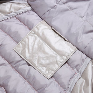 Veste d'hiver matelassée sur mesure pour homme, best-seller - Capuche avec logo sur le devant, écologique et imperméable - Product Image 4