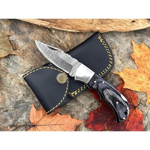 Cuchillo plegable de hoja de acero de Damasco hecho a mano con estilo con mango de madera Pakka Opciones OEM personalizadas Clip de sujeción de bolsillo para acampar - Product Image 4
