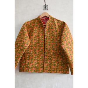 Chaqueta de Algodón Acolchada Reversible Hecha a Mano con Estampado Floral en Bloques, Chaqueta de Invierno para Mujer de Manga Larga, Cierre de Botones Ecológico - Product Image 3