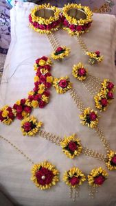 Ensemble de bijoux de mariée jaune et rose, charmant ensemble de bijoux de fleur pour Haldi Mehandi, tenue de bijoux de fleur de douche de bébé - Product Image 2