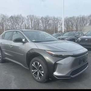 Usado cuidadosamente 2023 Toyota bZ4X XLE 4dr SUV AWD - Product Image 1