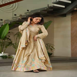 ชุดปักเลื่อมและด้ายหลากสีดีไซน์เนอร์ทันสมัยขายดีกำลังมาแรง - Product Image 1