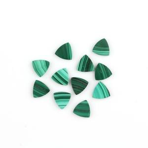 Malachite verte naturelle polie en vrac pierre précieuse lisse des deux côtés forme de trillion plat pour la fabrication de bijoux calibrée - Product Image 2