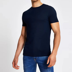 T-shirt imprimé à manches courtes pour homme, col rond, coupe ajustée, en coton extensible, avec logo personnalisé, en tissu jersey respirant, idéal pour l'été et les activités sportives. - Product Image 4