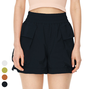 Short de fitness personnalisé à la mode avec de grandes poches Pantalon court de sport de yoga décontracté à taille haute personnalisé Short cargo personnalisé pour les femmes - Product Image 3
