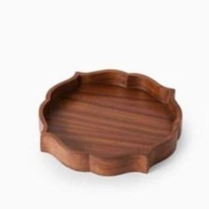 Assiette en bois pour cadeaux et ustensiles de cuisine, usage traditionnel et festif - Product Image 1