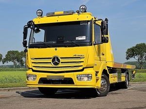 Camion de remorquage Mercedes-Benz Atego 2021 d'occasion, plateau plat, diesel Euro 5, jaune, transporteur de voitures lourdes d'occasion - Product Image 1