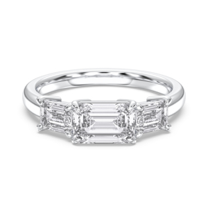 Anillo de compromiso de 3 puntas de piedra de diamante cultivado de corte esmeralda de moissanita de 2,50 quilates de quilates, hecho en platino para mujer - Product Image 1