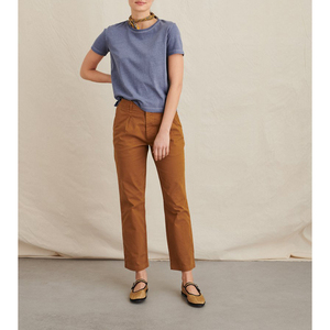 Camiseta de algodón de manga corta de alta calidad para mujer Color rojo personalizado Características al por mayor Logotipo personalizado Ropa informal Diseño en blanco - Product Image 2