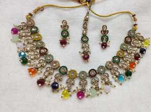 Conjunto de collar de Gargantilla polaca Mehendi tradicional con pendientes a juego y Maang Tikka perfecto para todas las ocasiones - Product Image 3