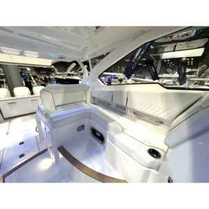 Embarcación de Pesca Pursuit DC 365 2026, Longitud de 12.1-16 m, Velocidad Máxima de 51.3 MPH, Motor Yamaha - Product Image 4