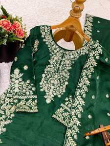 Ensemble Salwar Kameez en soie pure entièrement cousu pour les occasions spéciales - Product Image 6