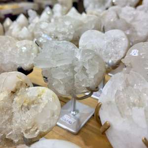 Racimo de Corazones de Cristal sobre Soporte - Product Image 2