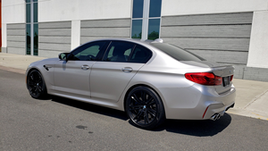 Auto Eléctrico M5 USADO del 2022 con Autonomía de 601-700 km, Batería de 90-110 kWh, 200-250 kW, Origen Estadounidense - Product Image 1