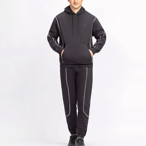 ชุดวอร์มผู้ชาย ชุดกีฬาพรีเมียม ออกแบบมาเพื่อความสบาย ทนทาน และการใช้งานที่แอคทีฟในชีวิตประจำวัน - Product Image 1