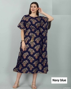 Fourniture d'usine en gros de vêtements indiens et pakistanais caftan de designer en rayonne imprimé or pour femmes au prix d'exportation - Product Image 3