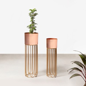 Disponible macetas de metal hechas a mano exclusivas de alta calidad elevar su espacio con diseños de moda maceta colgante - Product Image 2