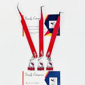 แหนบติดขนตา Hello Kitty รุ่นมืออาชีพจาก Somofy Enterprises ผลิตจากสแตนเลสอย่างดี ทนทาน ด้ามจับสีแดง - Product Image 6