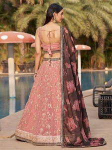 Lehenga Choli de Poliéster Bordado en Rosa Polvoriento, Largo hasta el Suelo, con Blusa a Juego, Dupatta Floral, Secado Rápido, Elegante para Ocasiones Festivas - Product Image 3