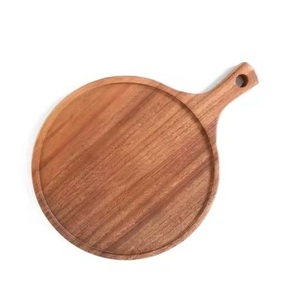 Planche à découper tendance et durable en bois d'acacia durable avec design suspendu, logo personnalisé disponible pour l'image de marque - Product Image 4