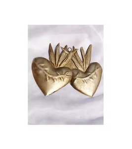 Medallón de Corazón Sagrado de Metal Puro, Excelente Regalo Católico para la Primera Comunión, Espacio para Pequeños Recuerdos - Product Image 5