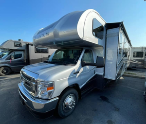 Autocaravanas Everyday Comfort T H O R QUANTUM LF31, Construcción de Aluminio y Acero para 4-6 Personas, Increíbles para Viajes de Aventura por Carretera - Product Image 1