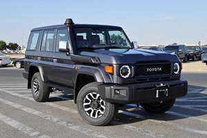 Casi Nuevo para TOYOTA LAND CRUISER 76 HARDTOP Modelo 2025 SDLX Gasolina Color Gris - Product Image 3