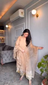 Colección 2025 para el Festival de la India: Salwar Kameez Tradicional para Mujer, Bordado con Hilo sobre Georgette Sintético, Detalle Delantero y Trasero, Secado Rápido - Product Image 3