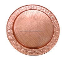 Plaque de charge métallique en or brun brillant avec bordure à texture alvéolée martelée - Product Image 6