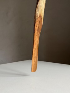 Rehausseur de chaussures en bois torsadé élégant avec une finition lisse, conçu pour une prise en main confortable et une esthétique intemporelle, en provenance d'Inde - Product Image 5