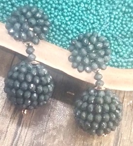 Boucles d'oreilles créoles faites à la main femmes papillon boucles d'oreilles faites à la main tissé coloré raphia boucles d'oreilles pour la saison des vacances - Product Image 3