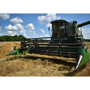 Moissonneuse-batteuse de maïs abordable avec conception à économie d'énergie et opération facile pour les agriculteurs - Product Image 1