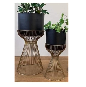 Jardinière en métal de luxe pour intérieur et extérieur avec support, finition or brillant sur pieds noirs, décoration maison et jardin, prix bas - Product Image 4
