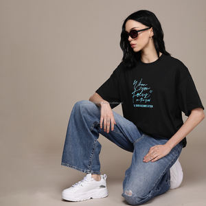 Camiseta de Mujer Fit2Fight con Estampado Irregular y Logotipo Personalizado, Cuello Redondo, Estilo Hip Hop Urbano - Product Image 4