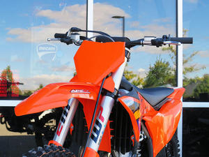 FREE SHIPPING NEW 2026 K_<b>T</b>_M 250 SX-F DIRT BIKE + FREE HELMET - Product Image 2