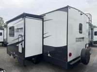Remolques de Campamento Blancos en Buen Estado/Caravana Móvil para Viajes por Carretera, Construcción Modular Ligera de Aluminio y Acero Inoxidable
