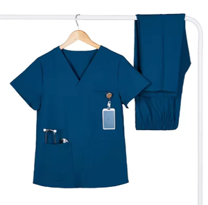 Tenues médicales unisexes en coton mélangé de haute qualité pour infirmières et médecins – En stock - Product Image 2