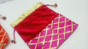 Sacs en velours et satin à cordon sur mesure, idéaux pour servir de faveurs de mariage, pour offrir - Product Image 2