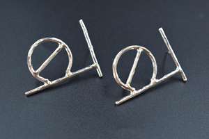 Boucles d'oreilles en laiton argenté à la mode populaire mot hindi boucles d'oreilles en argent doré pour les femmes - Product Image 2