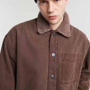 แจ็กเก็ตผ้าฝ้ายสีน้ำตาลสำหรับผู้ชายปกเสื้อเชอร์ป้ามีกระดุมปิดด้านหน้ากระเป๋าด้านข้างกระเป๋าด้านข้างลำลองอบอุ่นทนทานแบบย้อนยุค - Product Image 4