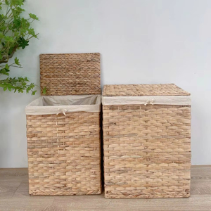 Panier de rangement artisanal en jacinthe d'eau naturelle, écologique, design rectangulaire polyvalent, style épuré, rangement de haute précision - Product Image 1