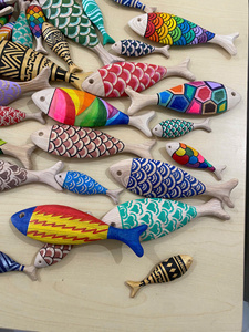 Creaciones de peces de madera de colores modernos tradicionales: peces de madera bellamente pintados de Vietnam, ideales para la exportación a gran escala - Product Image 3