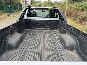 Toyota Hilux 2017 Usada con Volante a la Derecha - Product Image 2